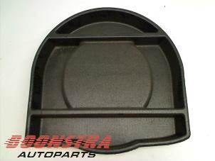 Used Spare wheel holder Citroen C3 (SC) 1.6 HDi 92 Price € 24,95 Margin scheme offered by Boonstra Autoparts