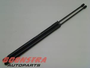 Used Set of tailgate gas struts Mercedes Vito (447.6) 2.2 114 CDI 16V Price € 44,47 Inclusive VAT offered by Boonstra Autoparts