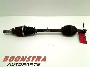 Used Front drive shaft, left Renault Clio III (BR/CR) 1.2 16V TCe 100 Price € 33,00 Margin scheme offered by Boonstra Autoparts