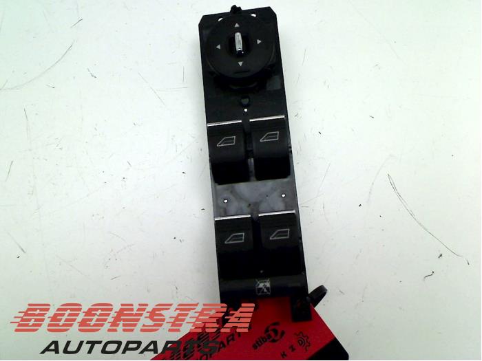 Usados Interruptor combinado de ventanillas Ford Focus 3 Wagon 1.0 Ti-VCT EcoBoost 12V 125 Precio € 29,95 Norma de margen ofrecido por Boonstra Autoparts