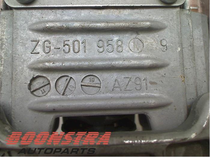 Lenksäule Gehäuse van een Porsche Cayenne (9PA) 4.8 V8 32V S 2008