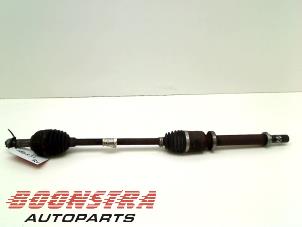 Used Front drive shaft, right Renault Clio III (BR/CR) 1.2 16V 75 Price € 33,75 Margin scheme offered by Boonstra Autoparts