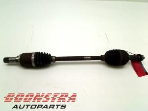 Used Front drive shaft, left Renault Clio III (BR/CR) 1.2 16V 75 Price € 33,00 Margin scheme offered by Boonstra Autoparts