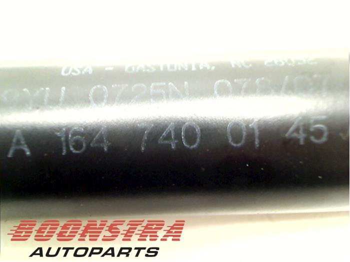 Zestaw amortyzatorów gazowych tylnej klapy z Mercedes-Benz ML II (164/4JG) 3.0 ML-320 CDI 4-Matic V6 24V 2007