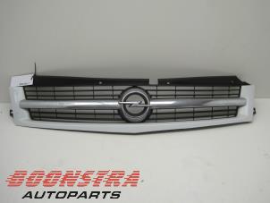 Used Grille Opel Movano (4A1; 4A2; 4B2; 4B3; 4C2; 4C3) 2.5 CDTI Price € 56,25 Margin scheme offered by Boonstra Autoparts