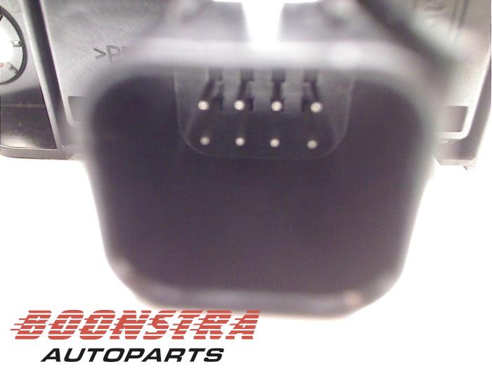 Interruptor de freno de mano de un Ford Mondeo V 1.5 TDCi 2015