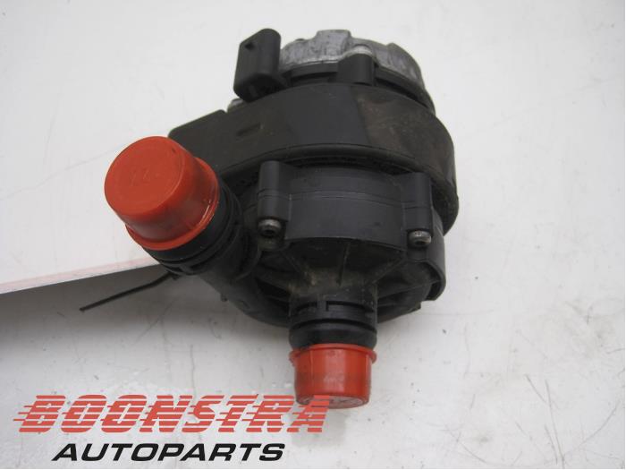 Begagnade Extra vattenpump BMW i8 (I12) 1.5 TwinPower Turbo Pris € 74,25 Marginaltabell erbjuds av Boonstra Autoparts