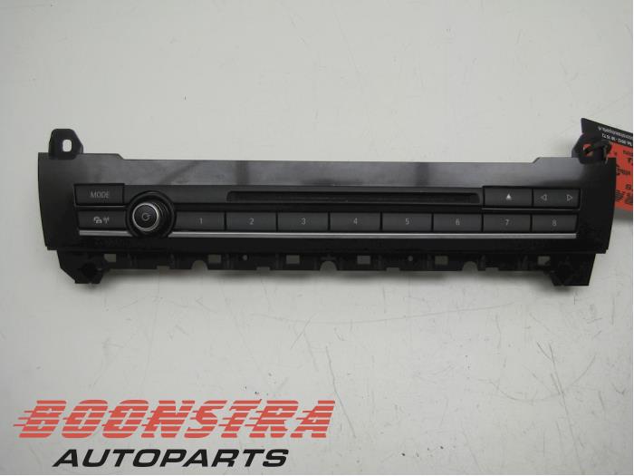 Używane Panel obslugi radia BMW 5 serie (F10) 530d 24V Cena € 37,95 Procedura marży oferowane przez Boonstra Autoparts