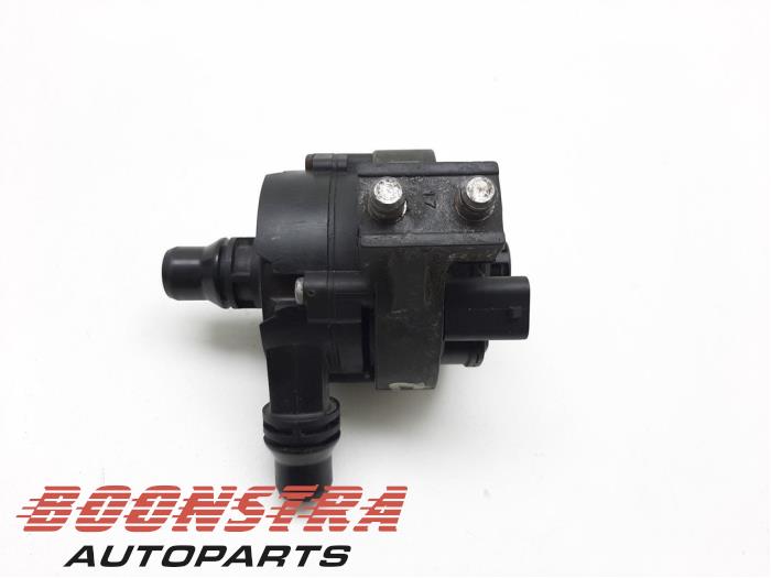 Begagnade Extra vattenpump BMW i8 (I12) 1.5 TwinPower Turbo Pris € 24,95 Marginaltabell erbjuds av Boonstra Autoparts
