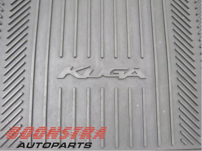 Kit tapis d'un Ford Kuga I 2.0 TDCi 16V 163 4x4 2010