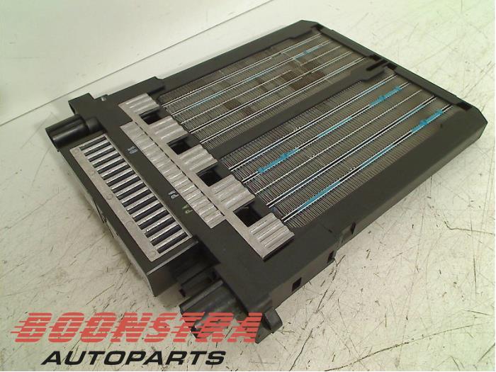 Używane Element grzewczy Landrover Range Rover Evoque (LVJ/LVS) 2.0 Si4 240 16V 5-drs. Cena € 29,95 Procedura marży oferowane przez Boonstra Autoparts