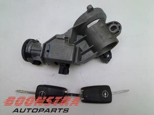 Used Ignition lock + key Opel Corsa Price € 24,95 Margin scheme offered by Boonstra Autoparts