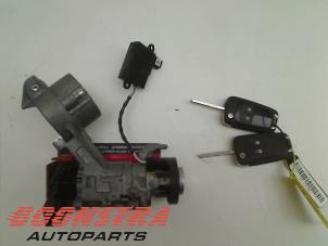 Used Ignition lock + key Opel Corsa E 1.0 SIDI Turbo 12V Price € 42,00 Margin scheme offered by Boonstra Autoparts