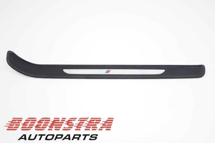 Używane Próg prawy BMW 3 serie (E93) M3 4.0 V8 32V Cena € 24,95 Procedura marży oferowane przez Boonstra Autoparts