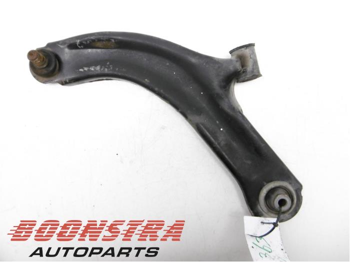 Front wishbone, left from a Renault Clio III (BR/CR) 1.5 dCi 105 2012