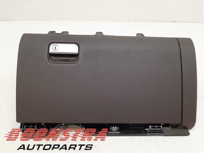 Begagnade Handskfack Porsche Cayenne II (92A) 4.8 V8 32V S Pris € 84,95 Marginaltabell erbjuds av Boonstra Autoparts