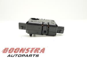 Used Antenna Amplifier BMW 5 serie Touring (F11) 520d 16V Price € 24,95 Margin scheme offered by Boonstra Autoparts