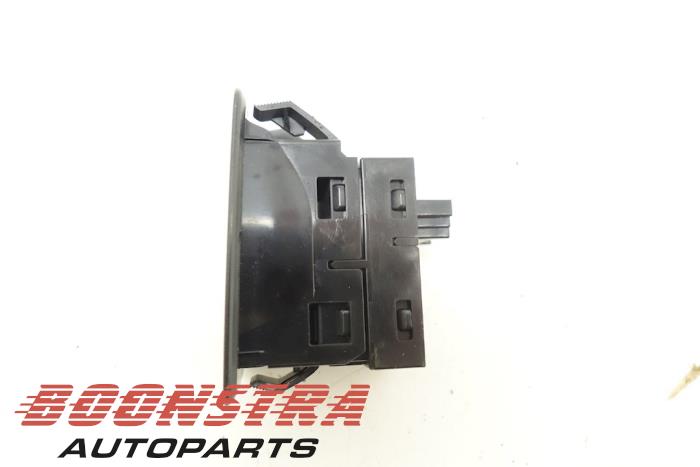 Electric window switch from a BMW 3 serie (F30) 318d 2.0 16V 2013