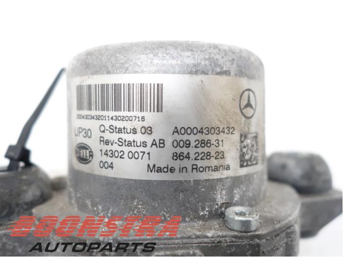 Wspomaganie hamulców z Mercedes-Benz S (W222/V222/X222) 3.0 S-500 Plug-in Hybrid Biturbo 24V 2015