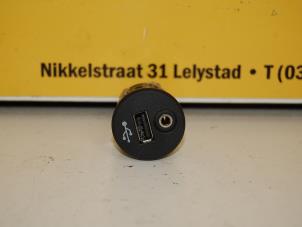 Usagé Connexion USB Nissan Juke (F15) 1.5 dCi Prix € 25,00 Règlement à la marge proposé par Autobedrijf van der Feer