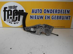 Używane Dzwignia hamulca postojowego Audi A3 Sportback (8PA) 2.0 TDI DPF Cena € 27,50 Procedura marży oferowane przez Autobedrijf van der Feer