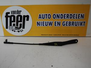 Used Front wiper arm Opel Astra H (L48) 1.7 CDTi 16V Price € 12,50 Margin scheme offered by Autobedrijf van der Feer