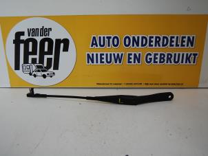 Used Front wiper arm Opel Astra H (L48) 1.7 CDTi 16V Price € 12,50 Margin scheme offered by Autobedrijf van der Feer