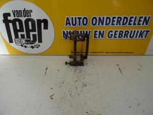 Used Rear brake calliperholder, left Kia Sorento I (JC) 2.5 CRDi 16V Price € 20,00 Margin scheme offered by Autobedrijf van der Feer