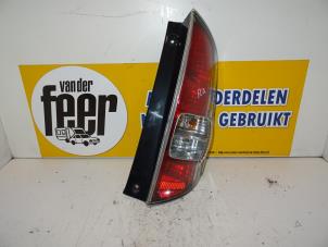Usagé Feu arrière droit Daihatsu Sirion 2 (M3) 1.0 12V DVVT Prix € 30,00 Règlement à la marge proposé par Autobedrijf van der Feer