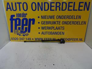 Używane Amortyzator gazowy prawy tyl Seat Leon (1P1) 2.0 TDI DPF Cena € 15,00 Procedura marży oferowane przez Autobedrijf van der Feer
