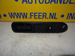 Usados Interruptor de ventanilla eléctrica Peugeot 207/207+ (WA/WC/WM) 1.6 HDi 16V Precio € 10,00 Norma de margen ofrecido por Autobedrijf van der Feer
