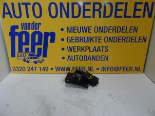 Usagé Moteur essuie-glace avant Volvo V40 (VW) 2.0 16V Prix € 27,50 Règlement à la marge proposé par Autobedrijf van der Feer