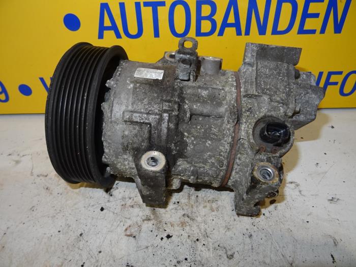 Air conditioning pump from a Toyota Corolla Verso (R10/11) 2.2 D-4D 16V 2006
