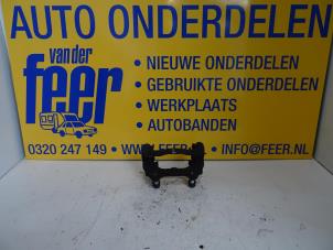 Używane Szczeki hamulcowe lewy przód Opel Corsa D 1.3 CDTi 16V ecoFLEX Cena € 10,00 Procedura marży oferowane przez Autobedrijf van der Feer