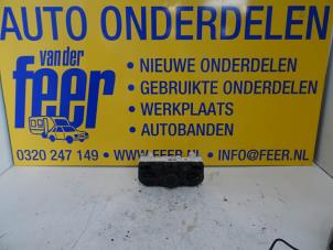 Usagé Panneau de commandes chauffage Opel Corsa D 1.3 CDTi 16V ecoFLEX Prix € 20,00 Règlement à la marge proposé par Autobedrijf van der Feer