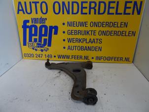 Usagé Bras de suspension avant gauche Opel Astra H (L48) 1.7 CDTi 16V Prix € 40,00 Règlement à la marge proposé par Autobedrijf van der Feer
