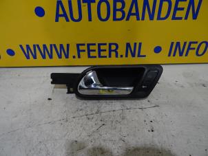 Usagé Poignée de porte avant gauche Volkswagen Golf V (1K1) 1.9 TDI Prix € 12,50 Règlement à la marge proposé par Autobedrijf van der Feer