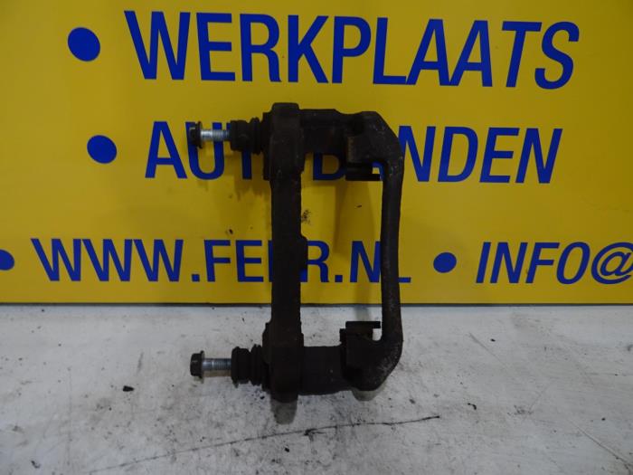 Front brake calliperholder, right from a Fiat Doblo Cargo (223) 1.3 D 16V Multijet DPF 2010