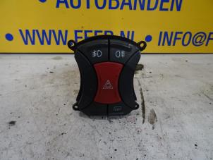 Usagé Commutateur éclairage d'urgence Fiat Doblo Cargo (223) 1.3 D 16V Multijet DPF Prix € 12,50 Règlement à la marge proposé par Autobedrijf van der Feer