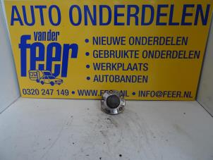 Używane Lozysko kola tyl Volkswagen Polo IV (9N1/2/3) 1.2 12V Cena € 35,00 Procedura marży oferowane przez Autobedrijf van der Feer