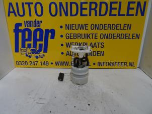 Usagé Pompe à carburant Renault Twingo II (CN) 1.2 Prix € 25,00 Règlement à la marge proposé par Autobedrijf van der Feer
