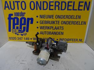 Usados Dirección asistida eléctrica Renault Twingo II (CN) 1.2 Precio € 100,00 Norma de margen ofrecido por Autobedrijf van der Feer