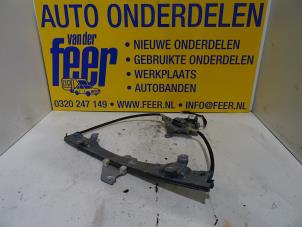 Used Window mechanism 2-door, front right Renault Twingo II (CN) 1.2 Price € 27,50 Margin scheme offered by Autobedrijf van der Feer
