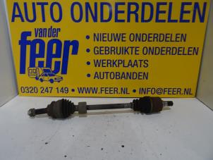 Usagé Arbre de transmission avant gauche Opel Agila (A) 1.2 16V Prix € 30,00 Règlement à la marge proposé par Autobedrijf van der Feer