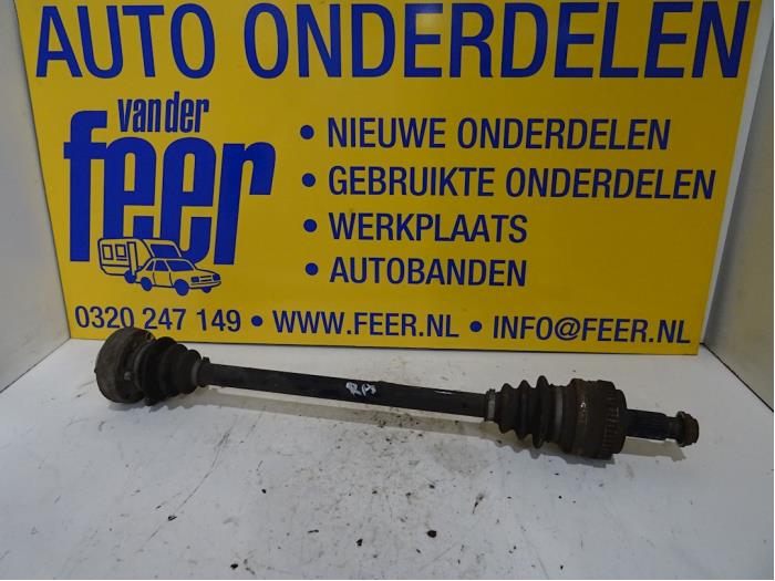 Drive shaft, rear right from a BMW 3 serie (E90) 318i 16V 2006
