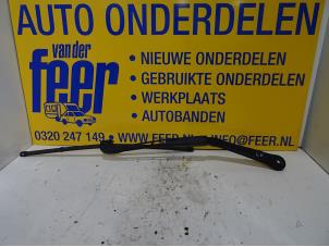 Used Front wiper arm BMW 3 serie (E90) 318i 16V Price € 17,50 Margin scheme offered by Autobedrijf van der Feer