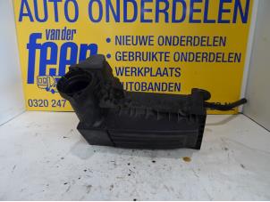 Używane Obudowa filtra powietrza Volkswagen Golf V (1K1) 1.9 TDI Cena € 27,50 Procedura marży oferowane przez Autobedrijf van der Feer