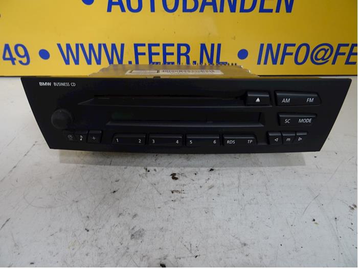 Radio CD player from a BMW 3 serie (E90) 318i 16V 2006