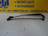 Front wiper arm from a Peugeot 108, Hatchback, 2014 2014