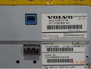 Używane Wyswietlacz jednostki multimedialnej Volvo V70 (BW) 2.0 D2 Geartronic 16V Cena € 55,00 Procedura marży oferowane przez Autobedrijf van der Feer